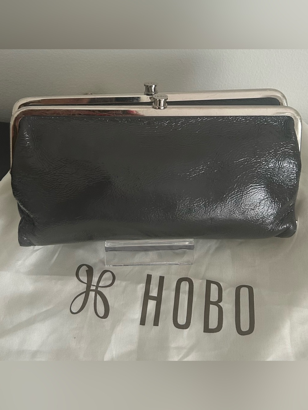 HOBO International Metallic Gray Leather Kiss Lock Clutch Wallet - Picture 3 of 10